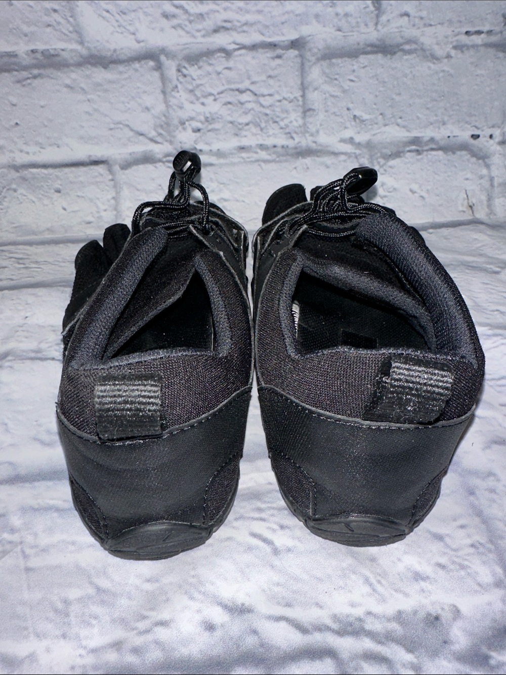 Vibram Fivefingers Black Five-Toe Athletic Shoes with Toggle Lacing Size 7.5-8 - Picture 4 of 6